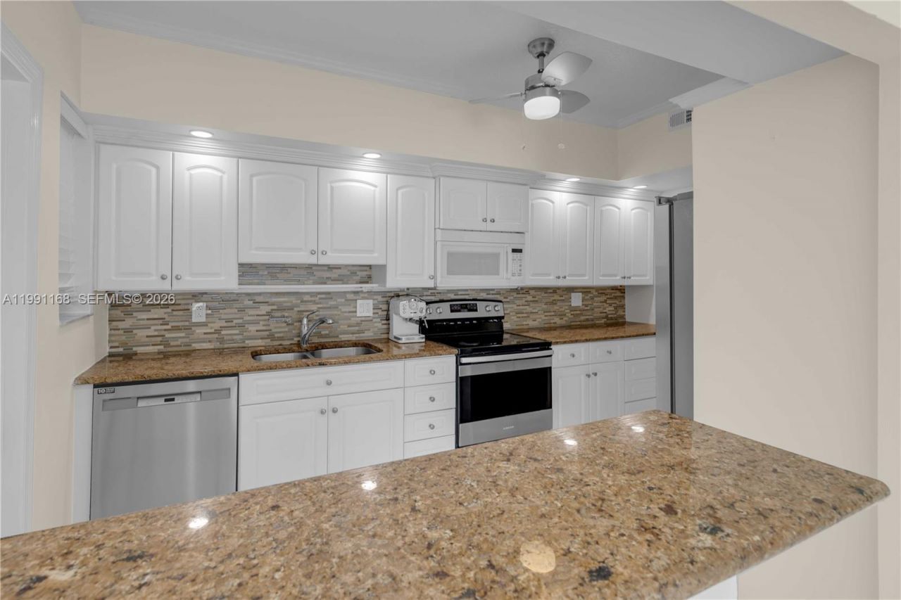 462 Golden Isles Dr, Unit 210, Hallandale Beach, FL 33009 Photo