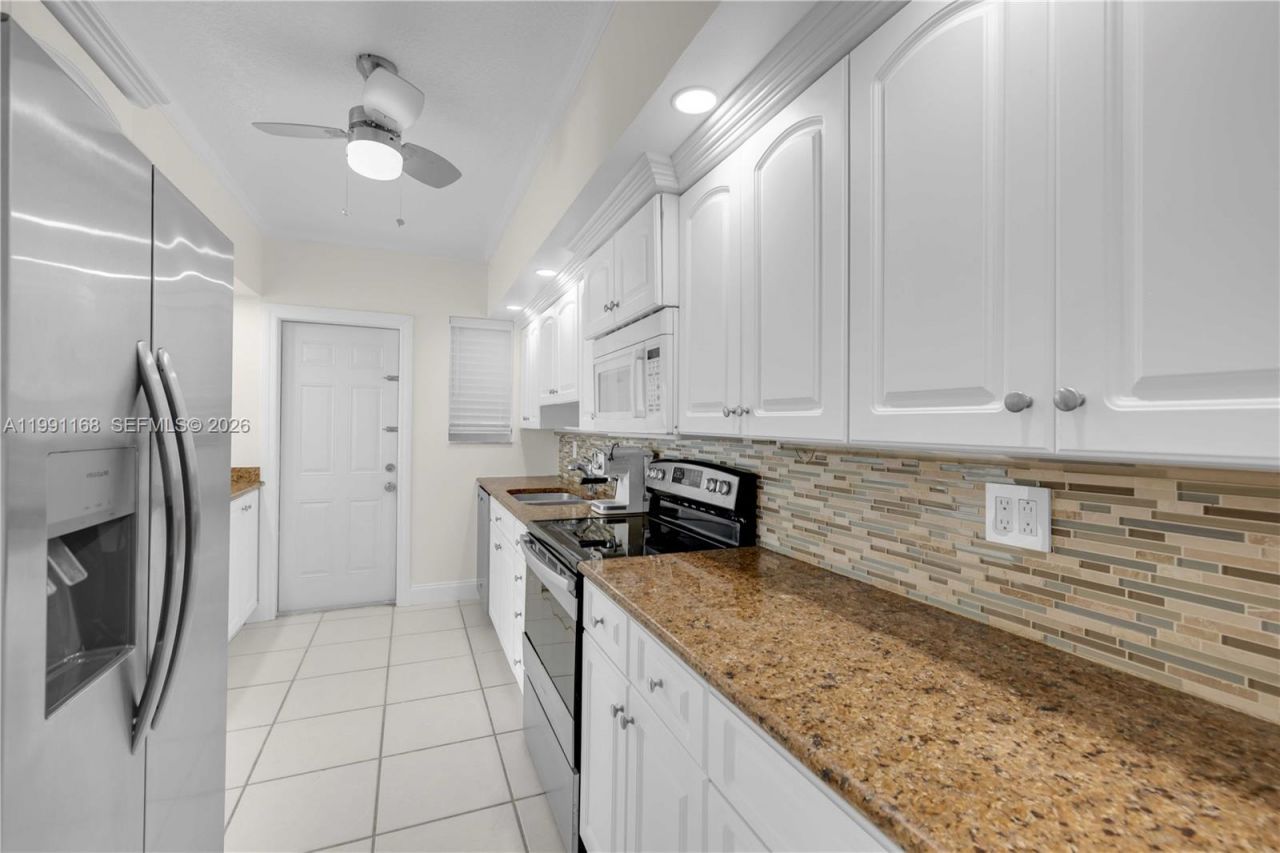 462 Golden Isles Dr, Unit 210, Hallandale Beach, FL 33009 Photo