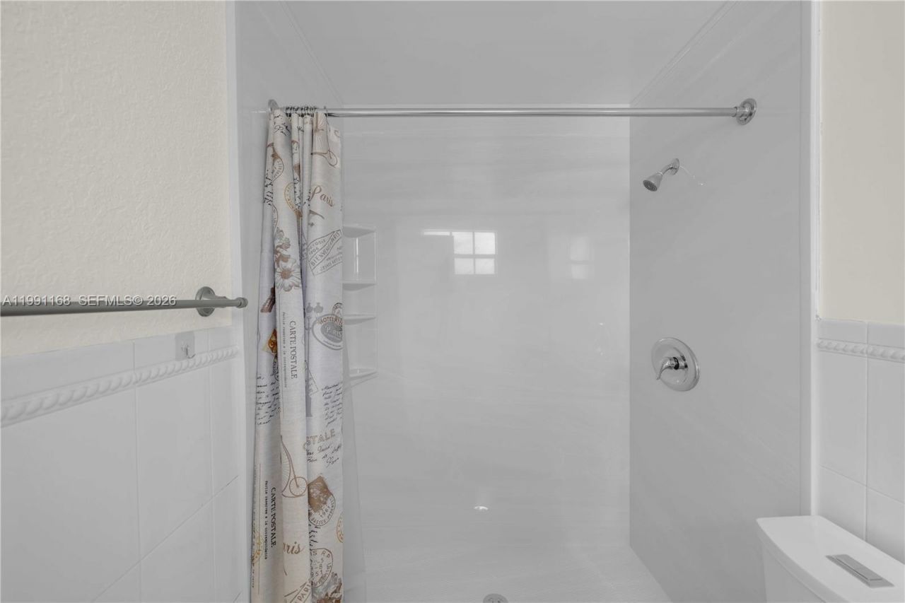 462 Golden Isles Dr, Unit 210, Hallandale Beach, FL 33009 Photo