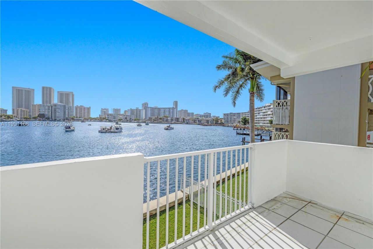 462 Golden Isles Dr, Unit 210, Hallandale Beach, FL 33009 Photo