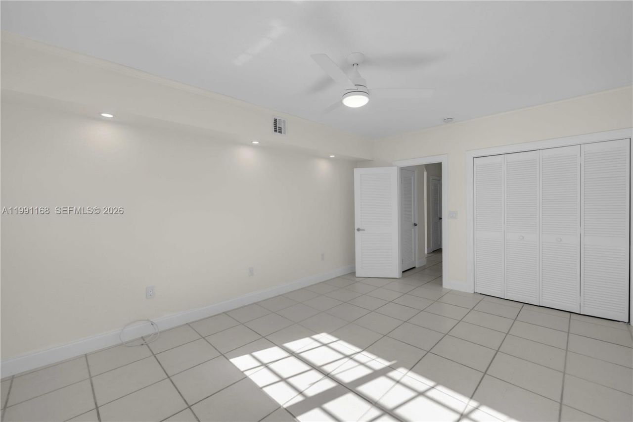 462 Golden Isles Dr, Unit 210, Hallandale Beach, FL 33009 Photo