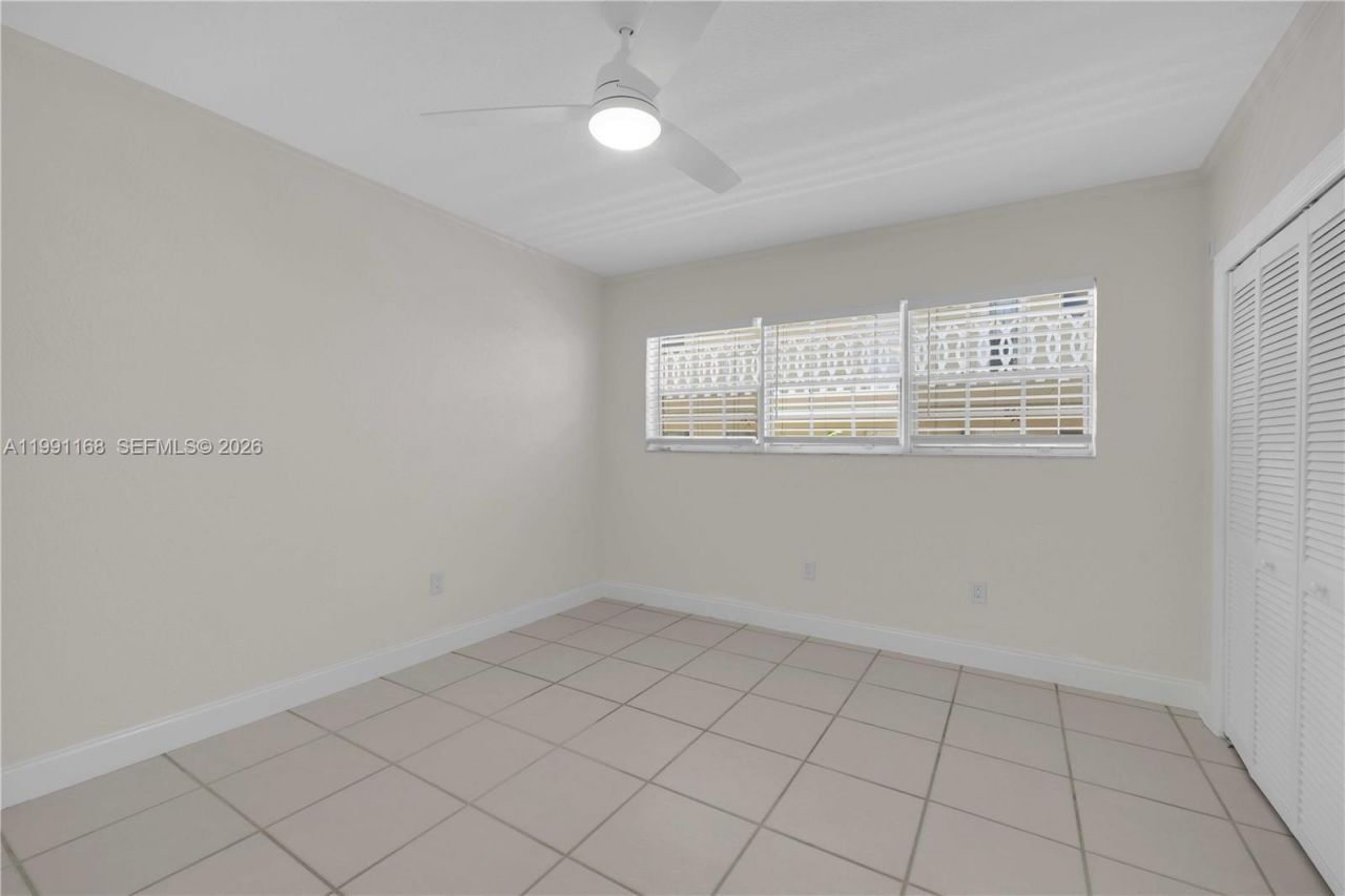 462 Golden Isles Dr, Unit 210, Hallandale Beach, FL 33009 Photo