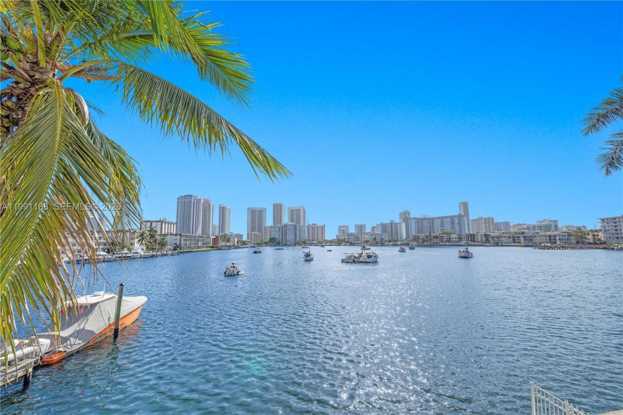 462 Golden Isles Dr, Unit 210, Hallandale Beach, FL 33009 Photo