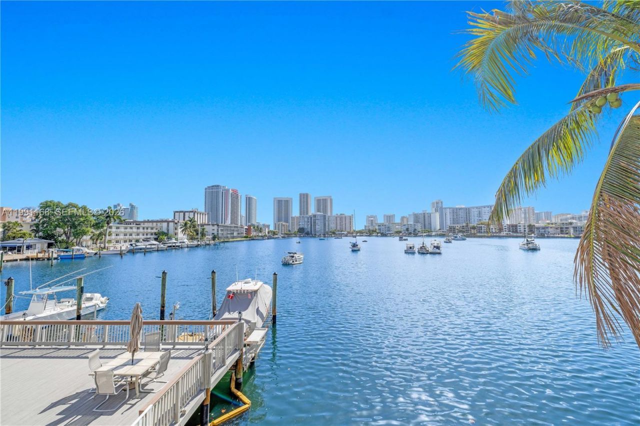 462 Golden Isles Dr, Unit 210, Hallandale Beach, FL 33009 Photo