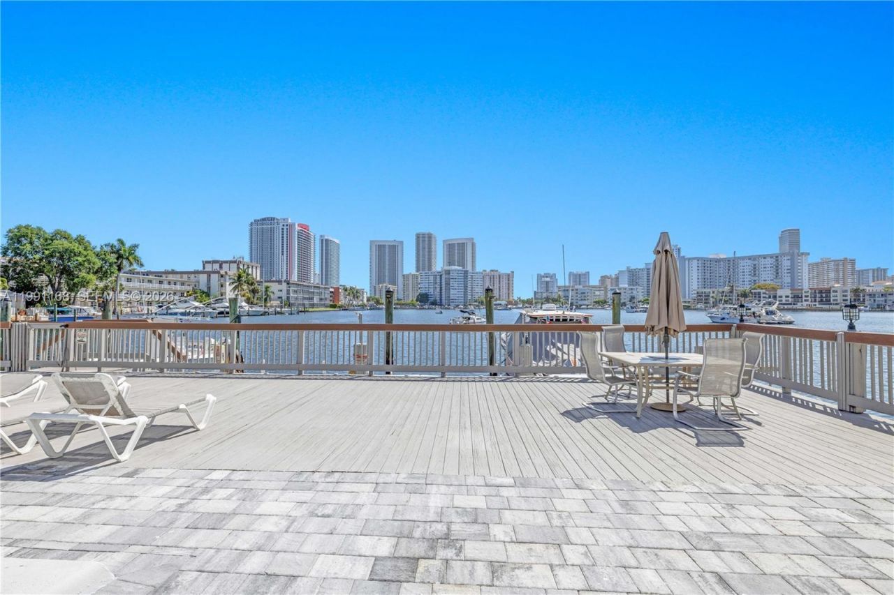 462 Golden Isles Dr, Unit 210, Hallandale Beach, FL 33009 Photo