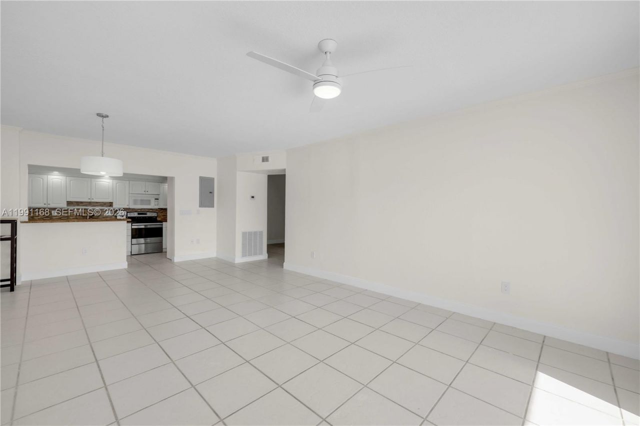 462 Golden Isles Dr, Unit 210, Hallandale Beach, FL 33009 Photo