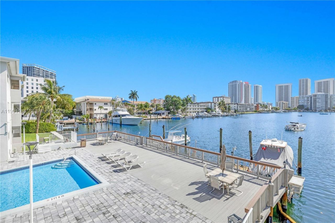 462 Golden Isles Dr, Unit 210, Hallandale Beach, FL 33009 Photo