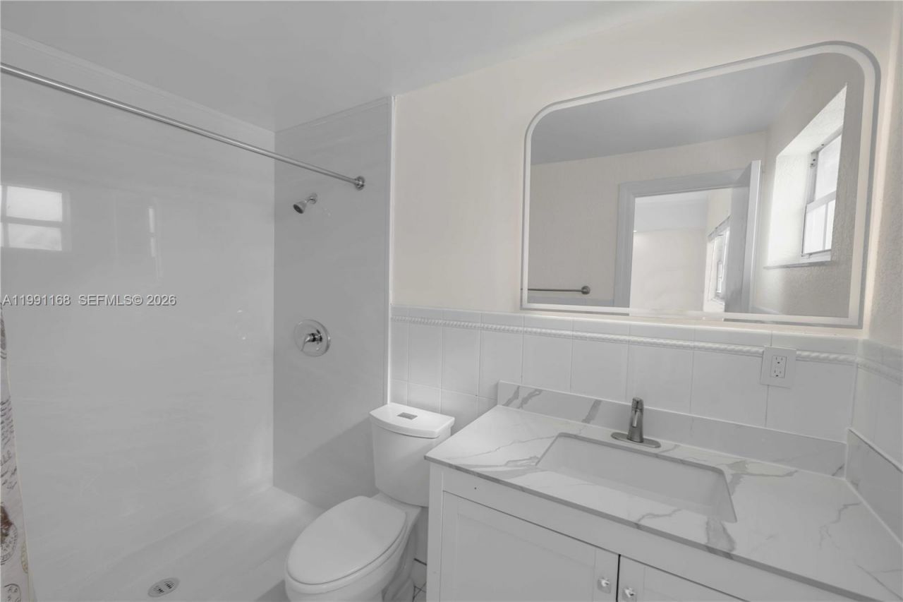 462 Golden Isles Dr, Unit 210, Hallandale Beach, FL 33009 Photo