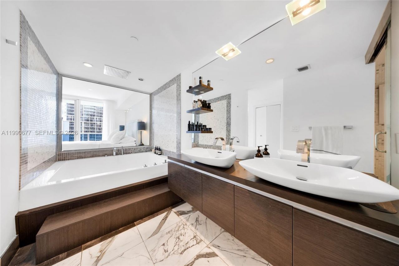 200 Biscayne Boulevard Way , Unit 904, Miami, FL 33131 Photo