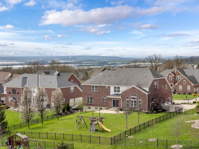 7556 Fox Chase Drive, West Chester, OH 45069 Photo 2