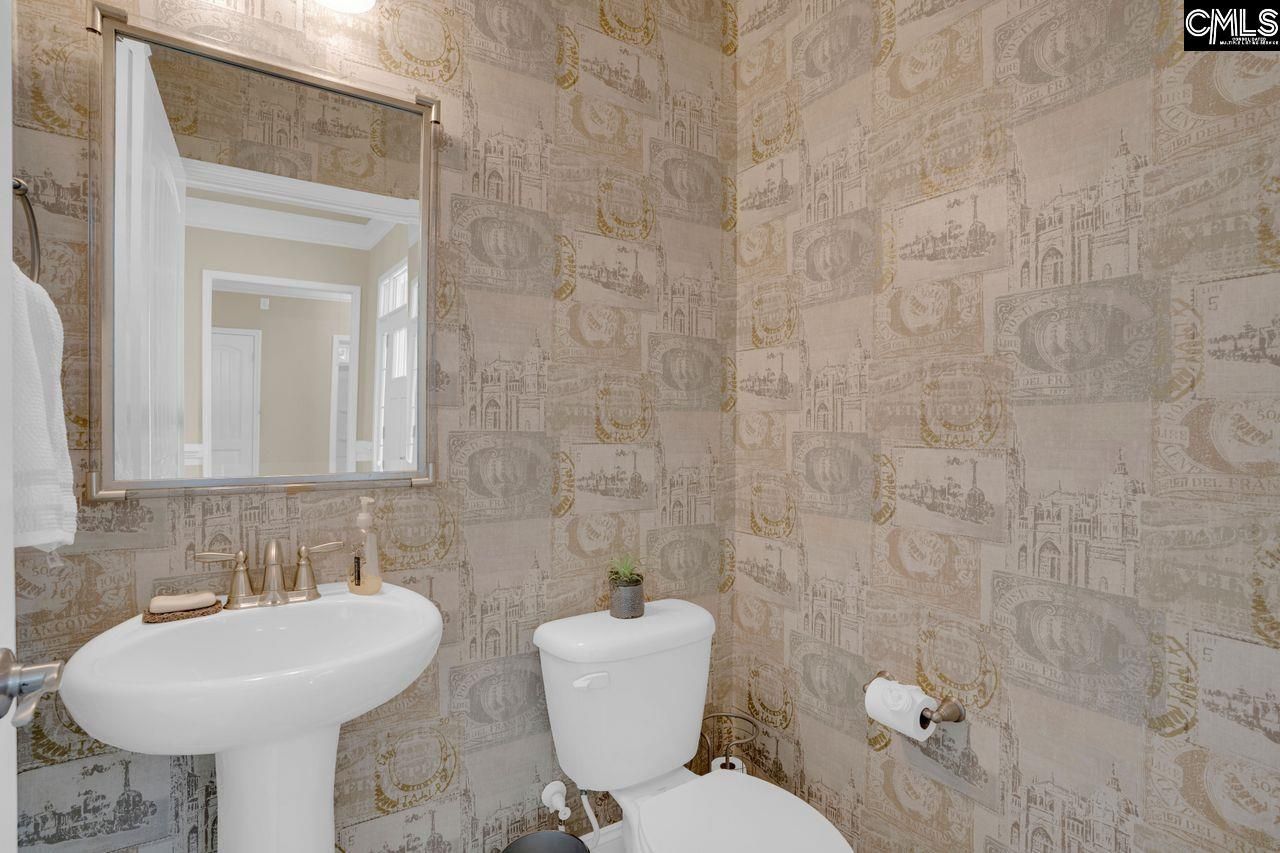 203 Woodlander Drive  Photo 7