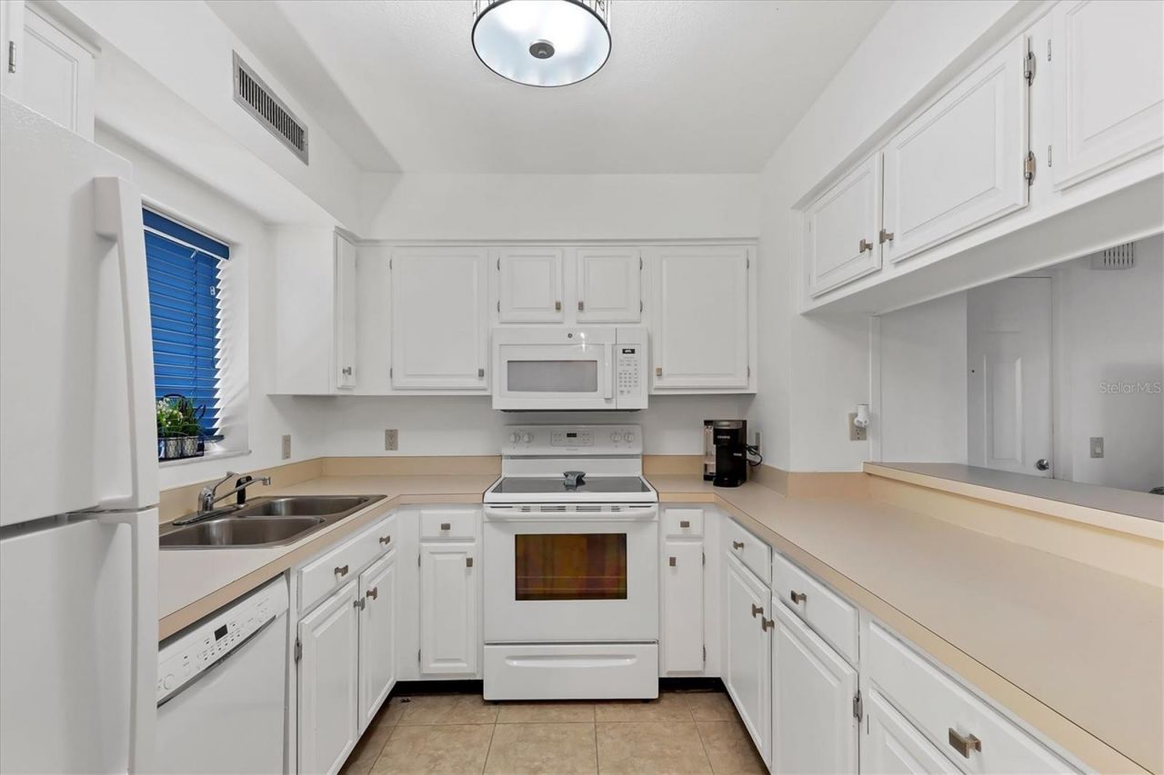 5669 Ashton Lake Drive, Unit 1, Sarasota, FL 34231 Photo