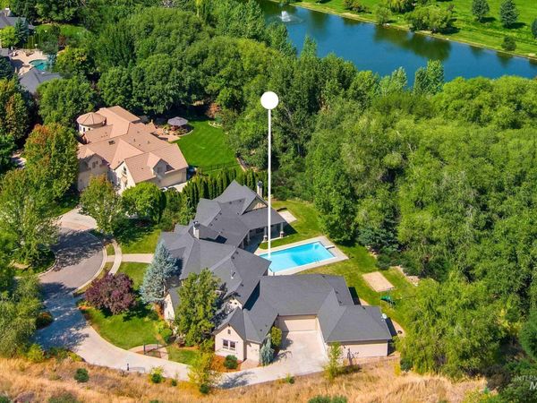 1450 E Covey Run Ct, Eagle, ID 83616