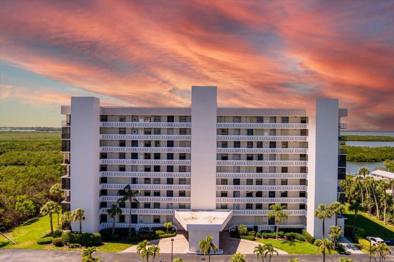 5059 N Hwy A1a, Unit 401, Hutchinson Island, FL 34949 Photo