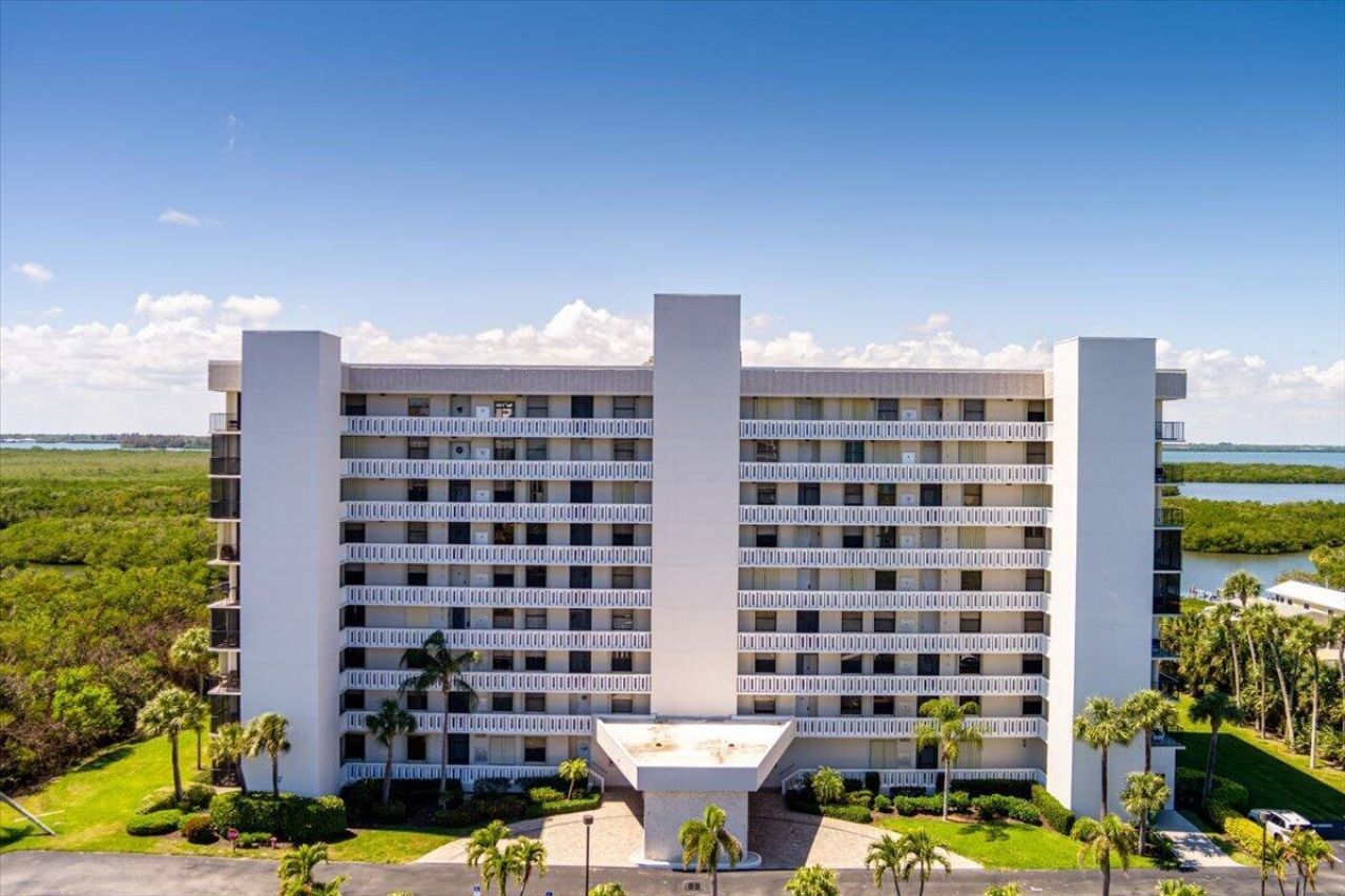 5059 N Hwy A1a, Unit 401, Hutchinson Island, FL 34949 Photo