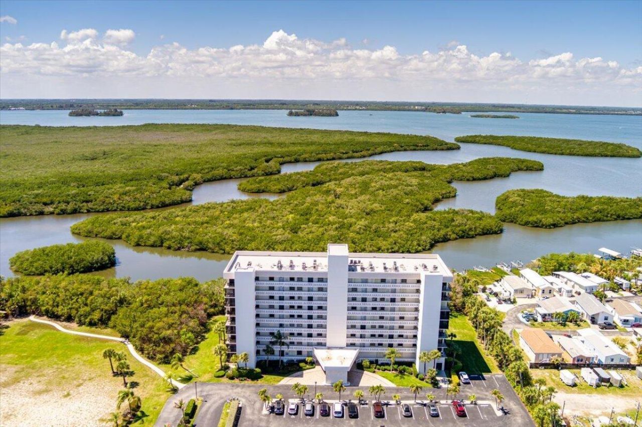 5059 N Hwy A1a, Unit 401, Hutchinson Island, FL 34949 Photo