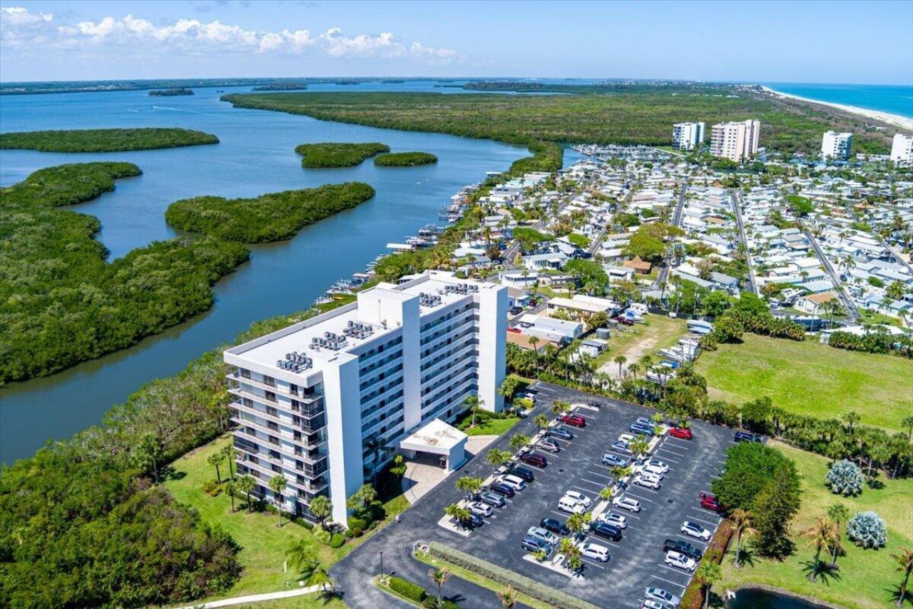 5059 N Hwy A1a, Unit 401, Hutchinson Island, FL 34949 Photo