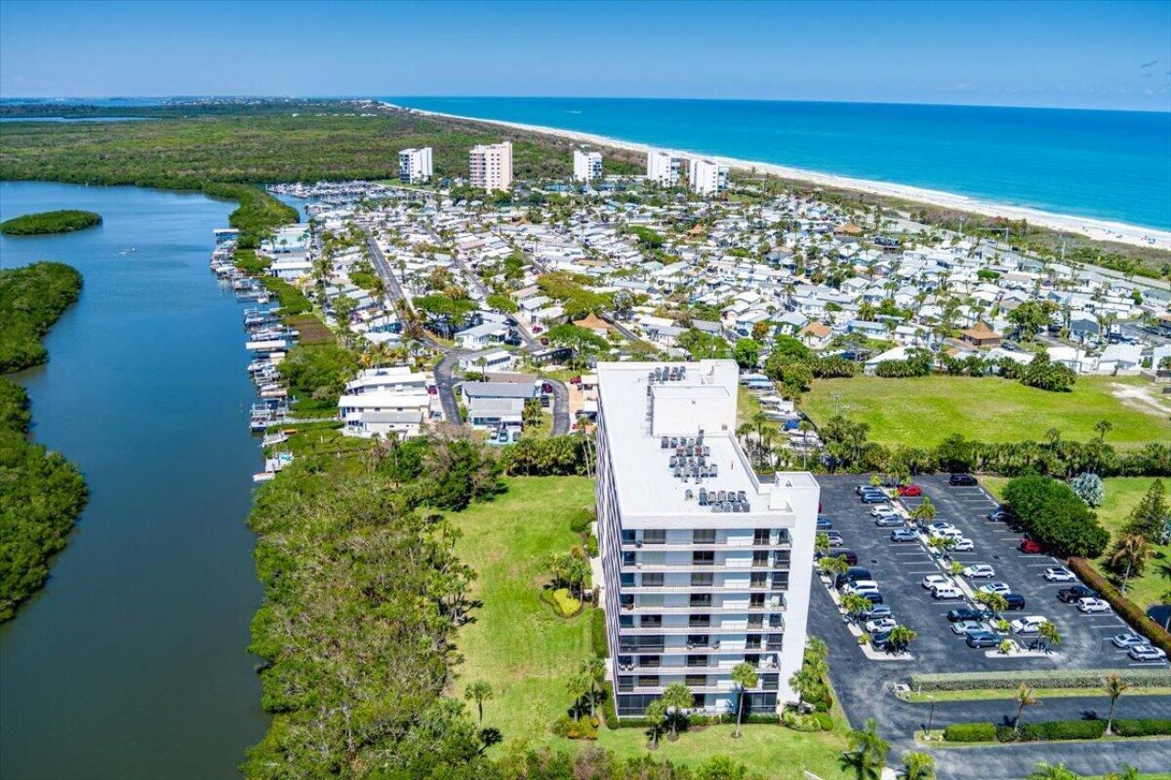 5059 N Hwy A1a, Unit 401, Hutchinson Island, FL 34949 Photo