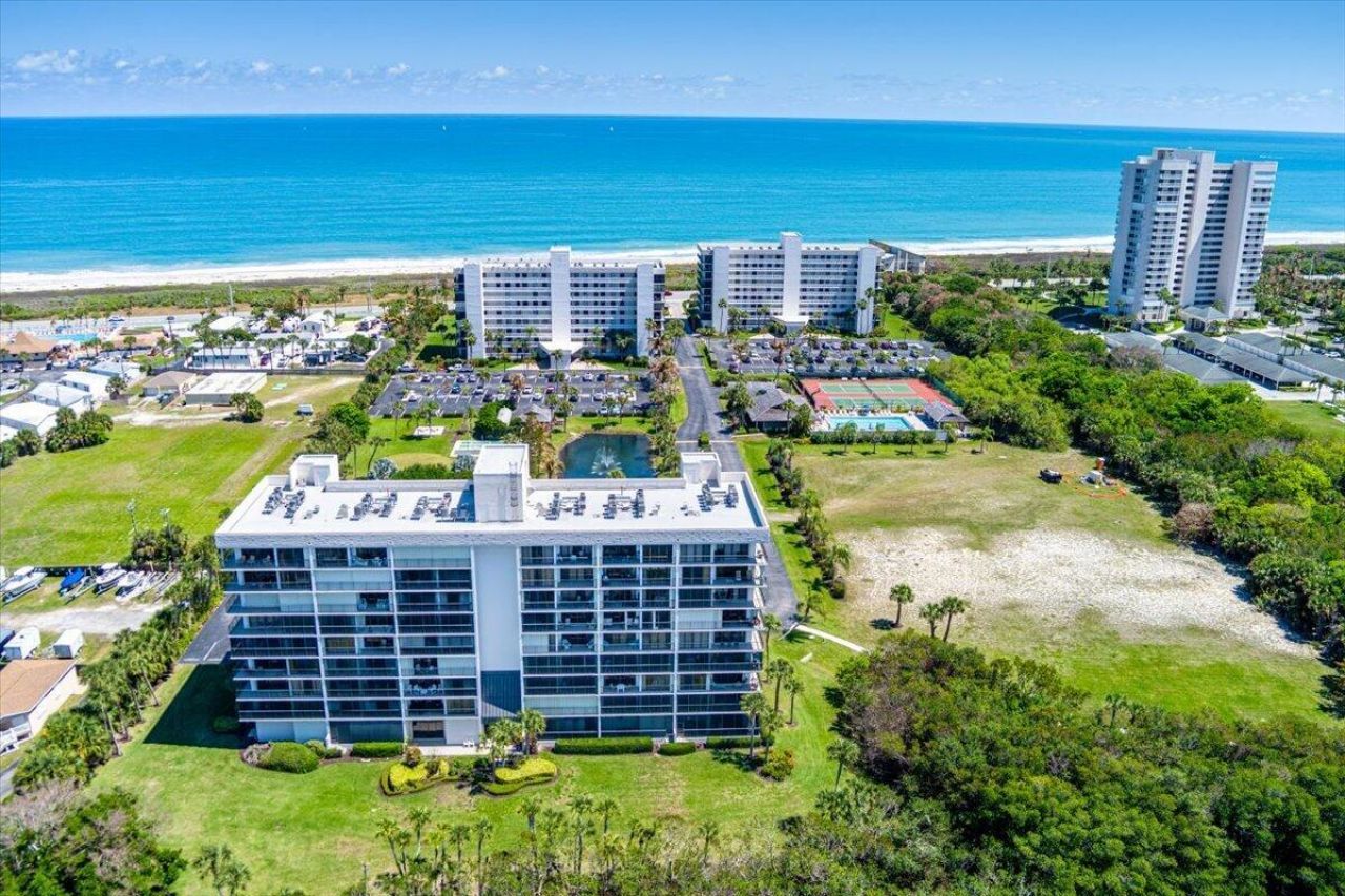 5059 N Hwy A1a, Unit 401, Hutchinson Island, FL 34949 Photo