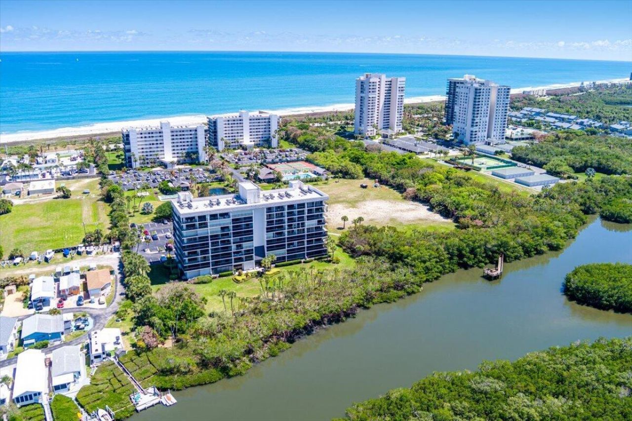 5059 N Hwy A1a, Unit 401, Hutchinson Island, FL 34949 Photo