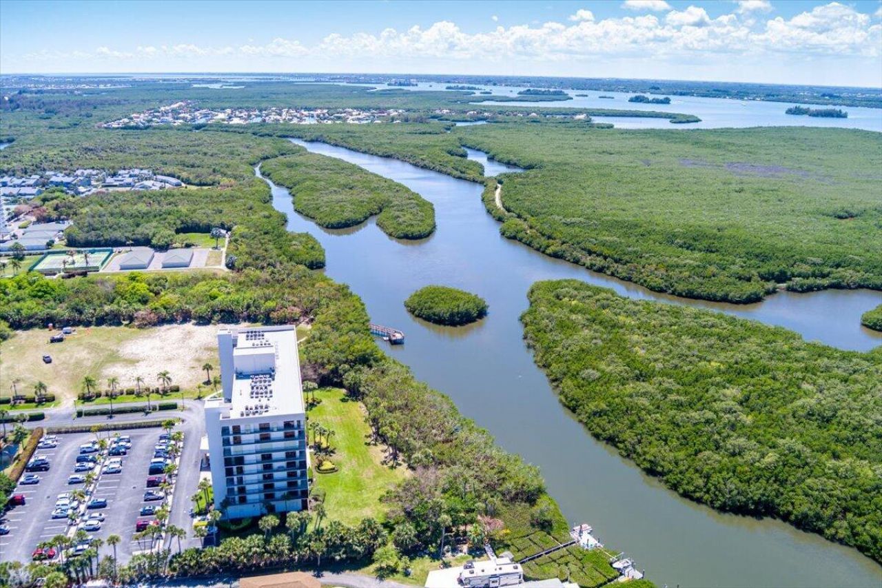 5059 N Hwy A1a, Unit 401, Hutchinson Island, FL 34949 Photo