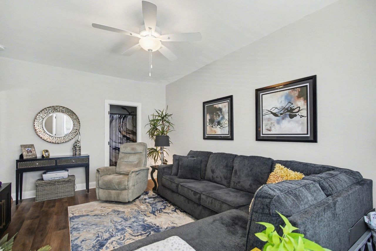 120 Kingsbury Loop Photo 6