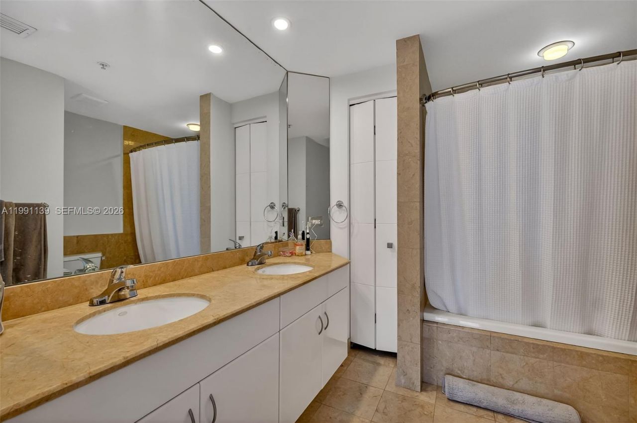 801 Brickell Key Blvd , Unit 2502, Miami, FL 33131 Photo