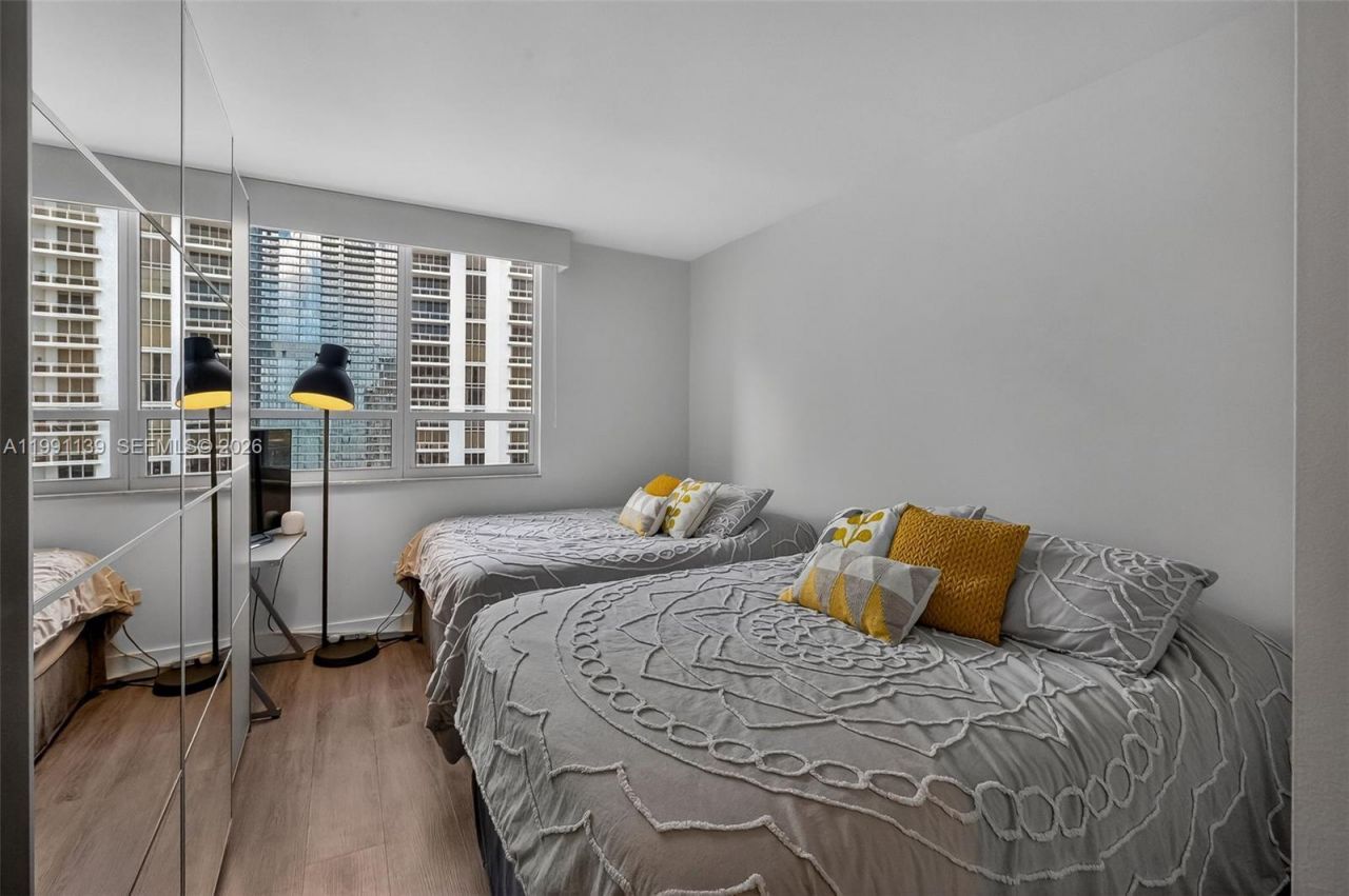 801 Brickell Key Blvd , Unit 2502, Miami, FL 33131 Photo