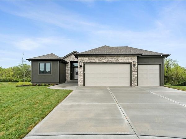 7810 NW Cadwallder Street, Kansas City, MO 64152