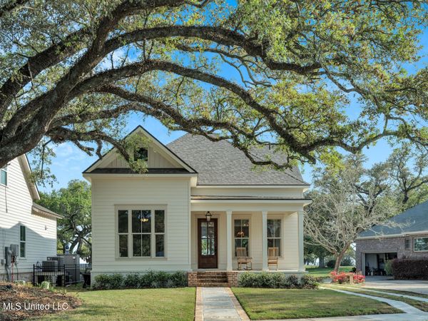 425 2nd Street, Gulfport, MS 39507