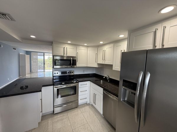 605 Oaks Drive, Unit 602, Pompano Beach, FL 33069