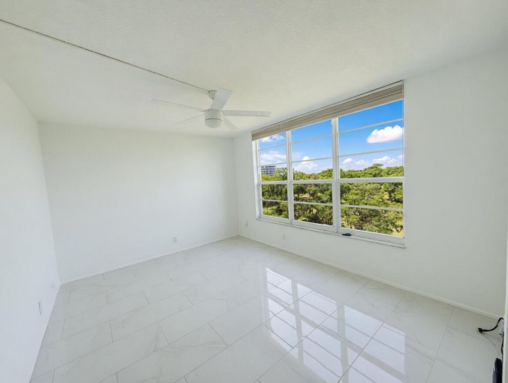 605 Oaks Drive, Unit 602, Pompano Beach, FL 33069 Photo