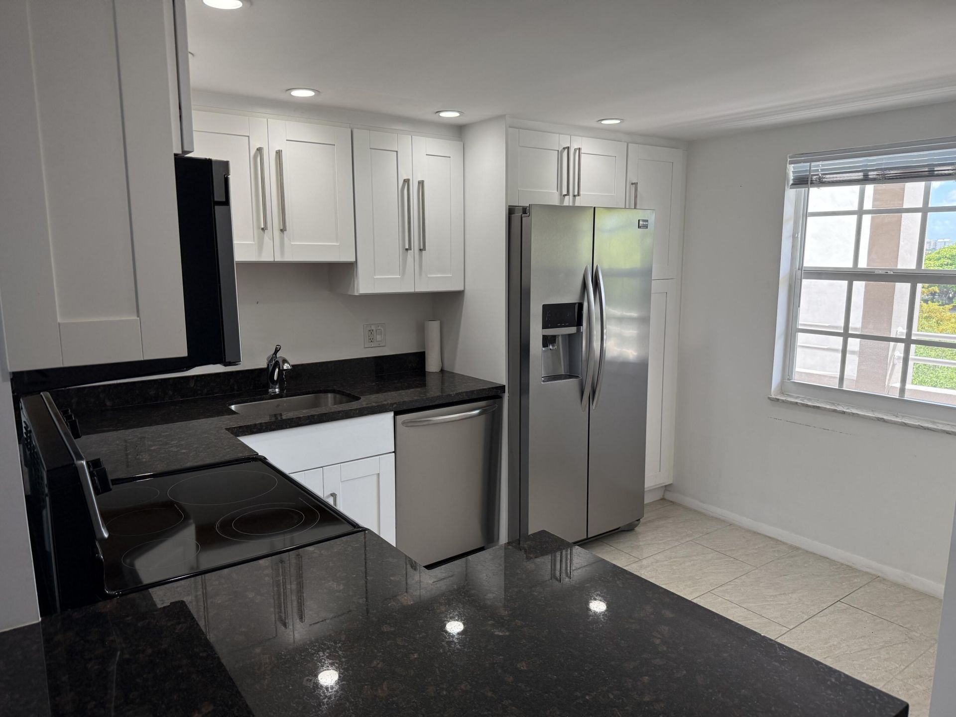 605 Oaks Drive, Unit 602, Pompano Beach, FL 33069 Photo