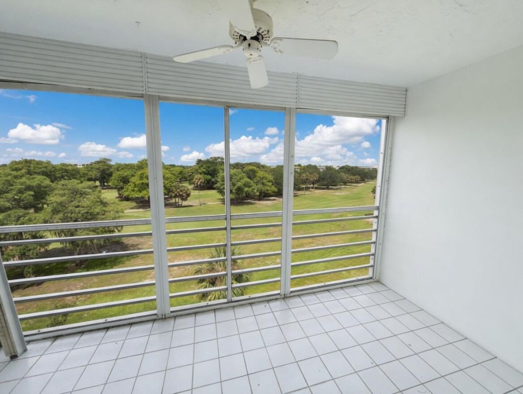 605 Oaks Drive, Unit 602, Pompano Beach, FL 33069 Photo
