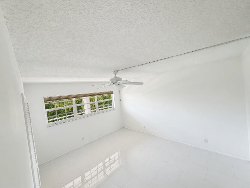 605 Oaks Drive, Unit 602, Pompano Beach, FL 33069 Photo