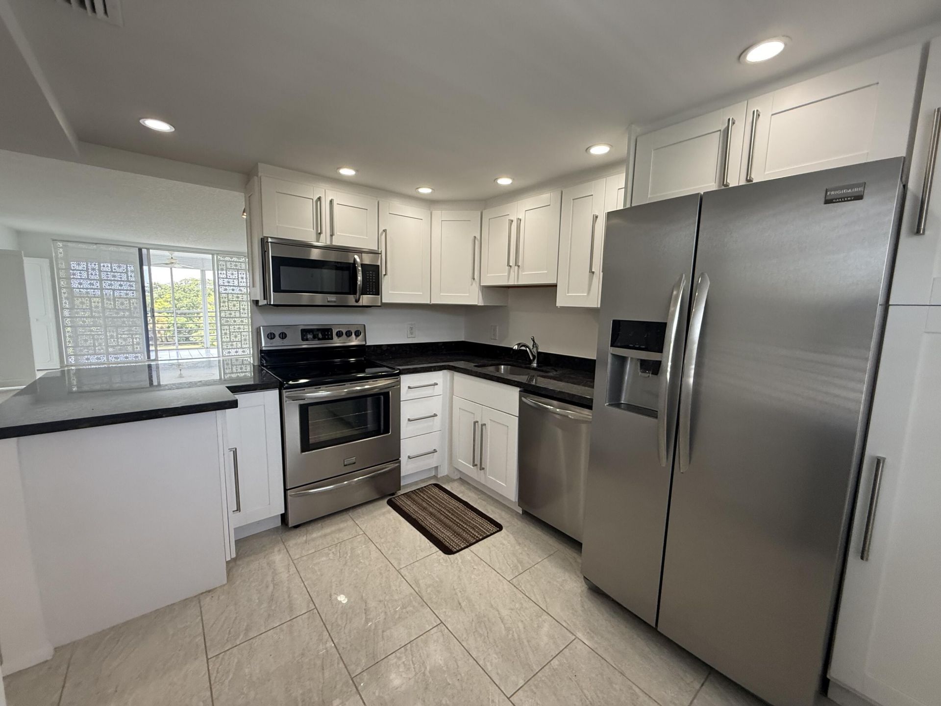 605 Oaks Drive, Unit 602, Pompano Beach, FL 33069 Photo
