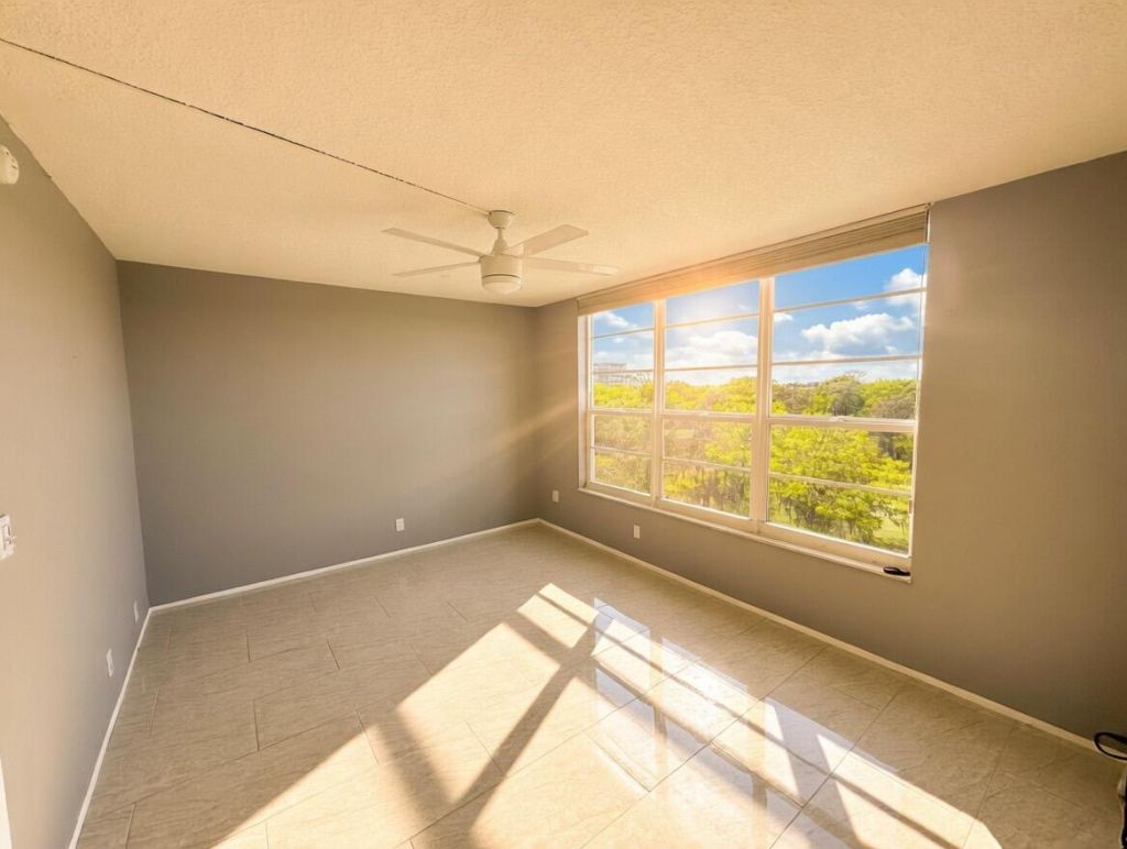 605 Oaks Drive, Unit 602, Pompano Beach, FL 33069 Photo