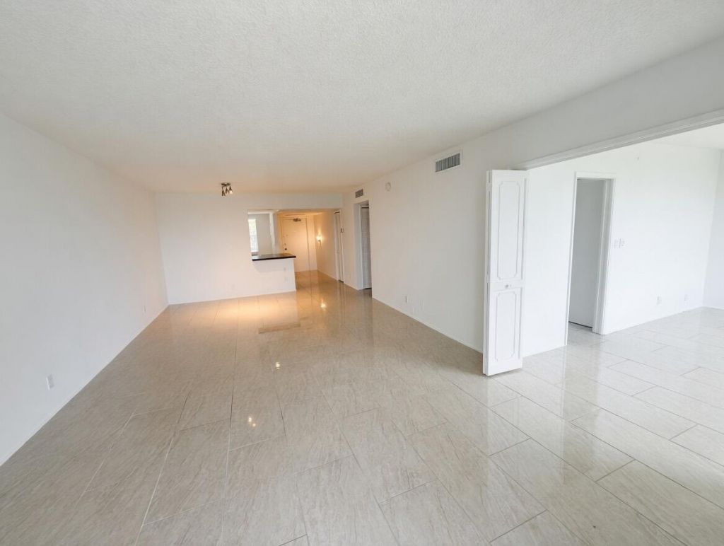 605 Oaks Drive, Unit 602, Pompano Beach, FL 33069 Photo