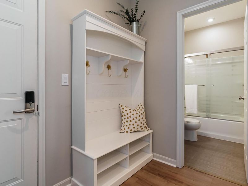 6090 Windcliff Drive E, Grove City, OH 43123 Photo 4