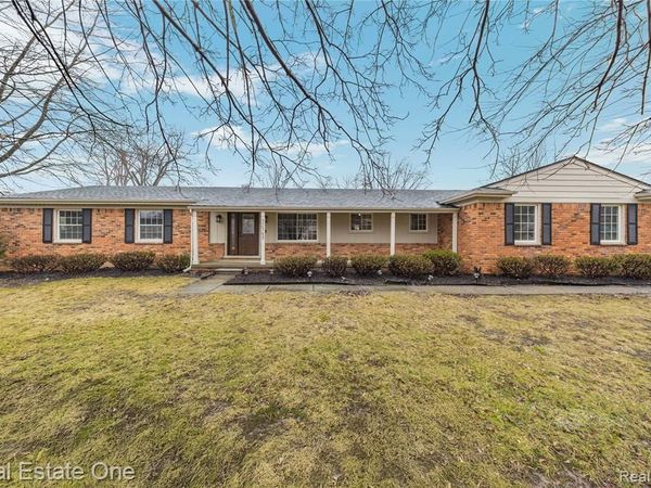 32363 Olde Franklin Drive, Farmington Hills, MI 48334