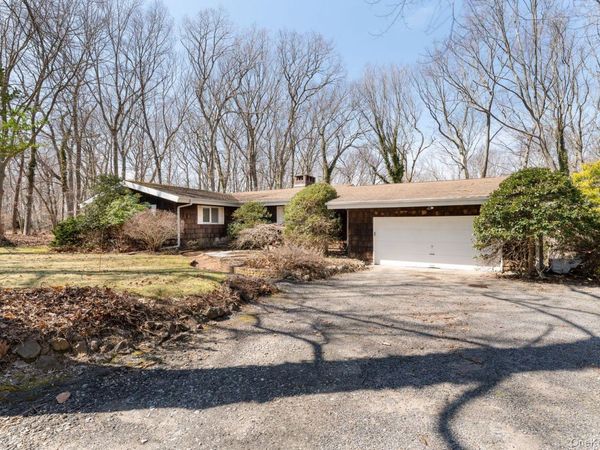 48 Farm Road, Head Of The Harbor, NY 11780