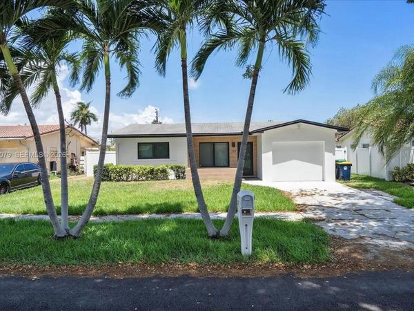 233 SE 4th Ter , Dania Beach, FL 33004