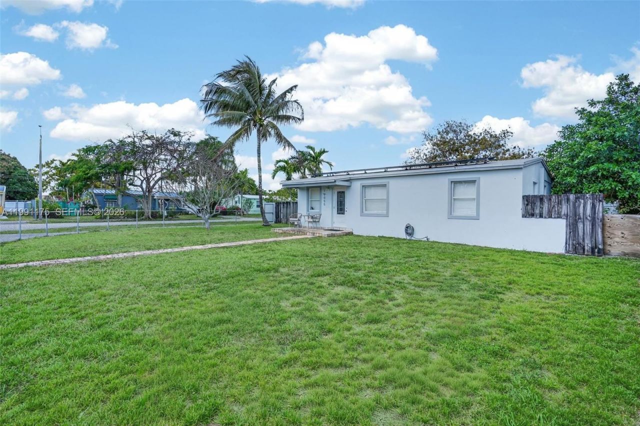 10055 SW 52nd Ter , Miami, FL 33165 Photo
