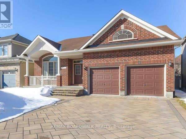 1861 Mickelberry Crescent, Ottawa, ON K4A0P2