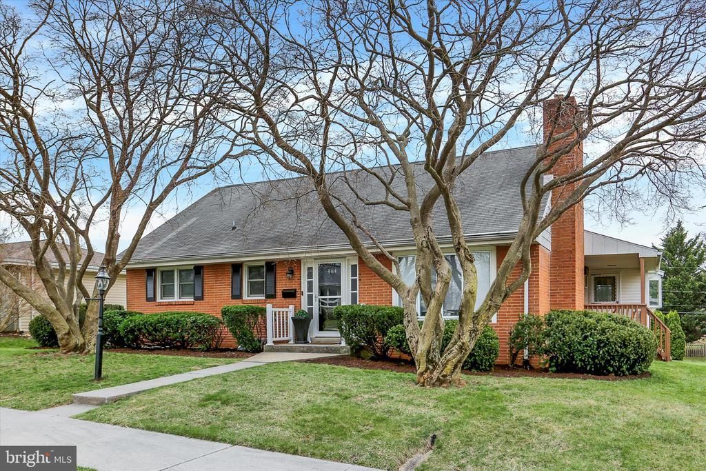 464 CEDAR AVENUE, HERSHEY, PA 17033