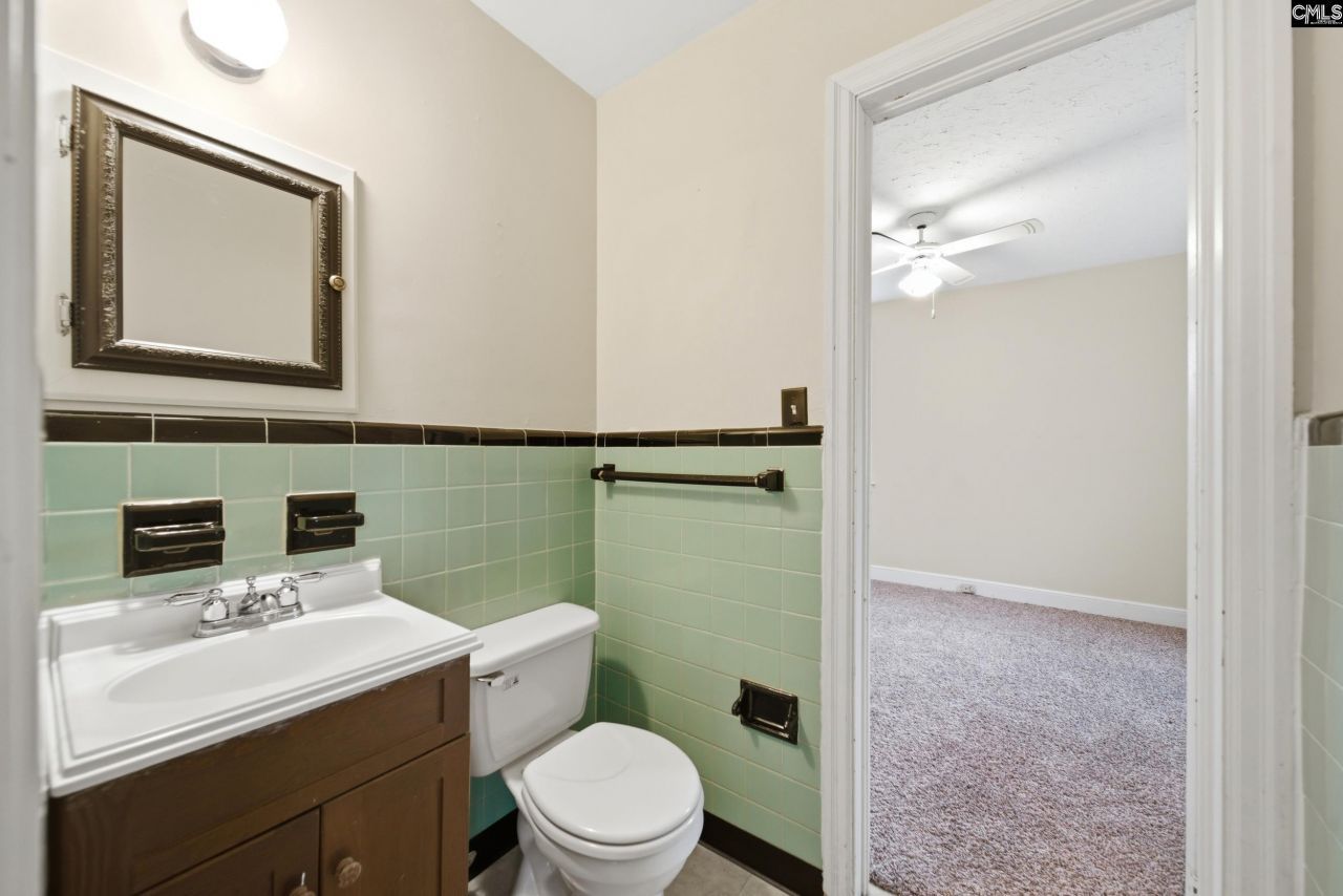 586 Rainbow Circle  Photo 10