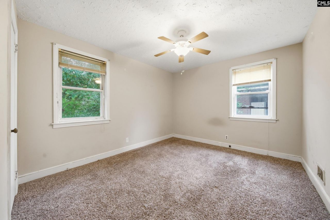 586 Rainbow Circle  Photo 13