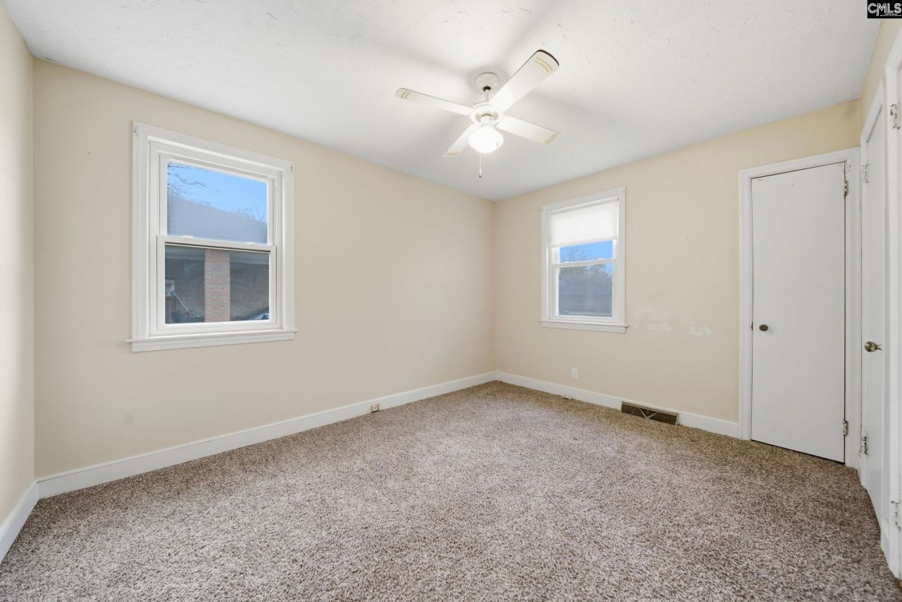 586 Rainbow Circle  Photo 16