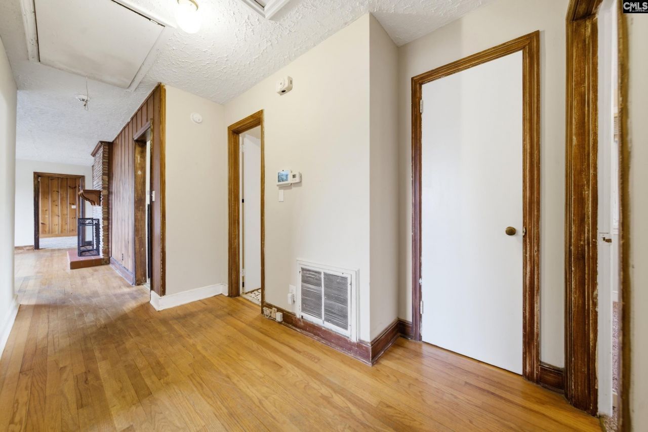 586 Rainbow Circle  Photo 5