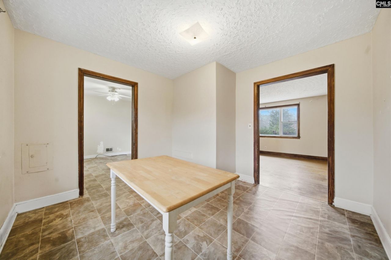 586 Rainbow Circle  Photo 9